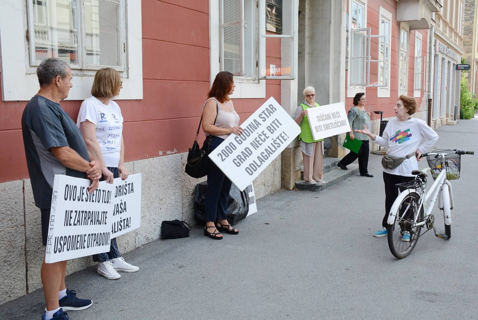 SiÅ¡Ã¨ani prosvjeduju protiv pogona za obradu opasnog otpada koji Ã¦e se preseliti iz Rijeke