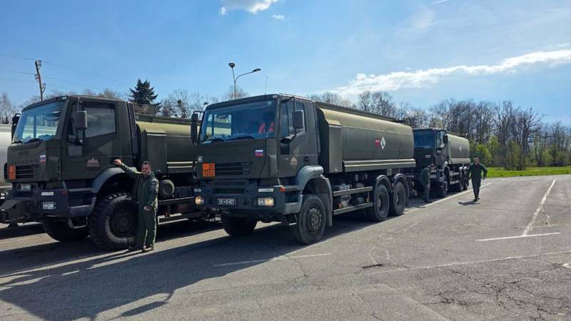 Slovenska vojska razvozi gorivo