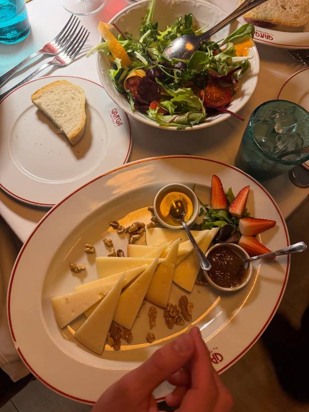 FOTO Kakav 'dolce vita'! Maja i Šime opet zajedno putuju: Ona objavila fotke hrane, kreveta...