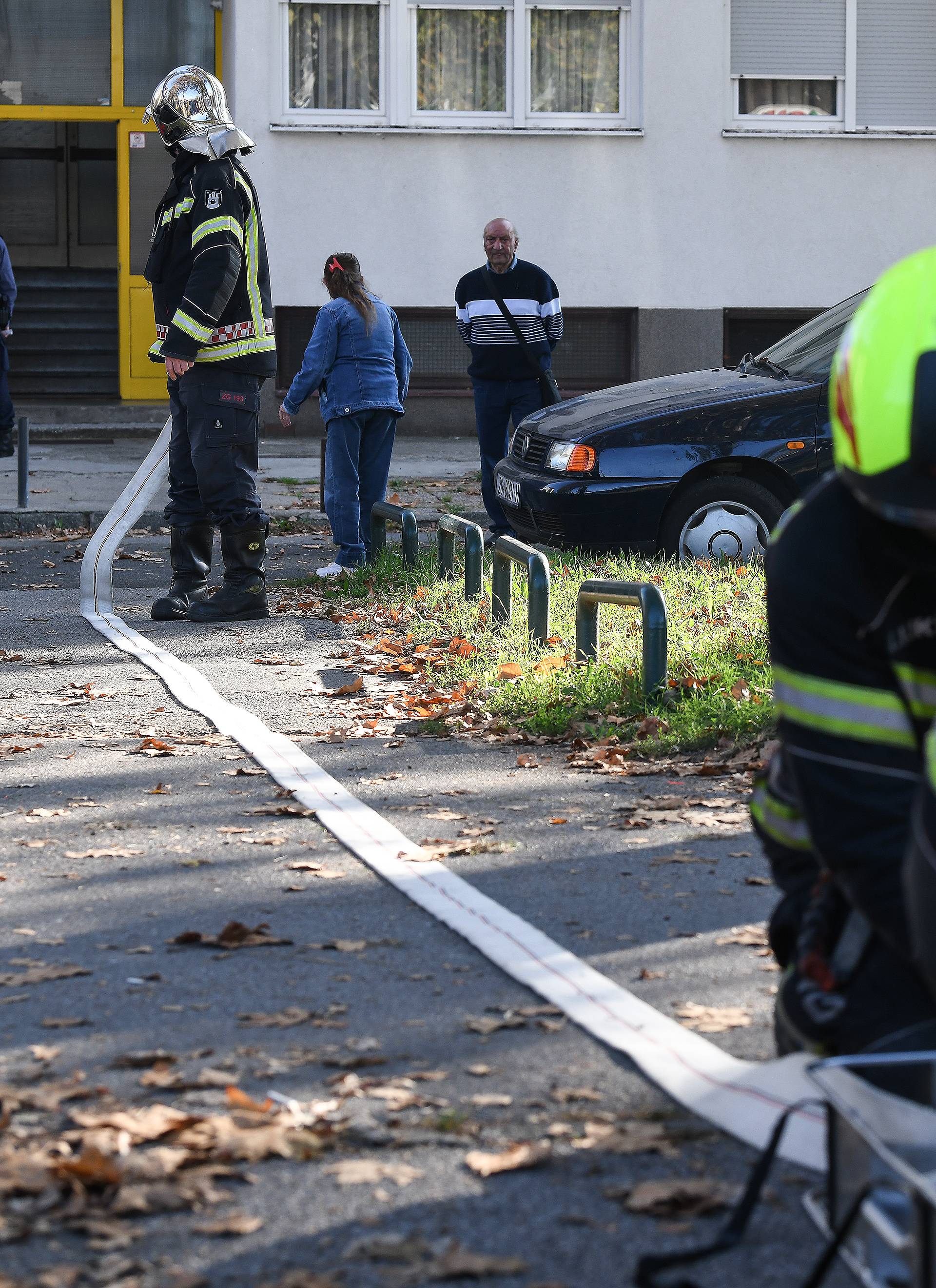 Gorio 6. kat zgrade u Dubravi: Žena umrla, ugušila se dimom