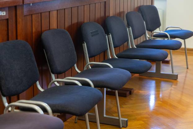 Vukovar: Brat ubijene Jasne Veselinović s njenom slikom pratio izricanje presude - ubio ju partner i osuđen je na 35 godina zatvora