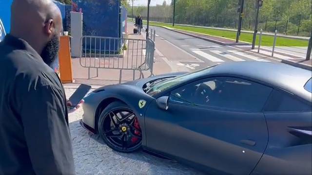 Zvijezda PSG-a u skupocjenom Ferrariju kasnila na trening, nitko mu nije htio otvoriti vrata