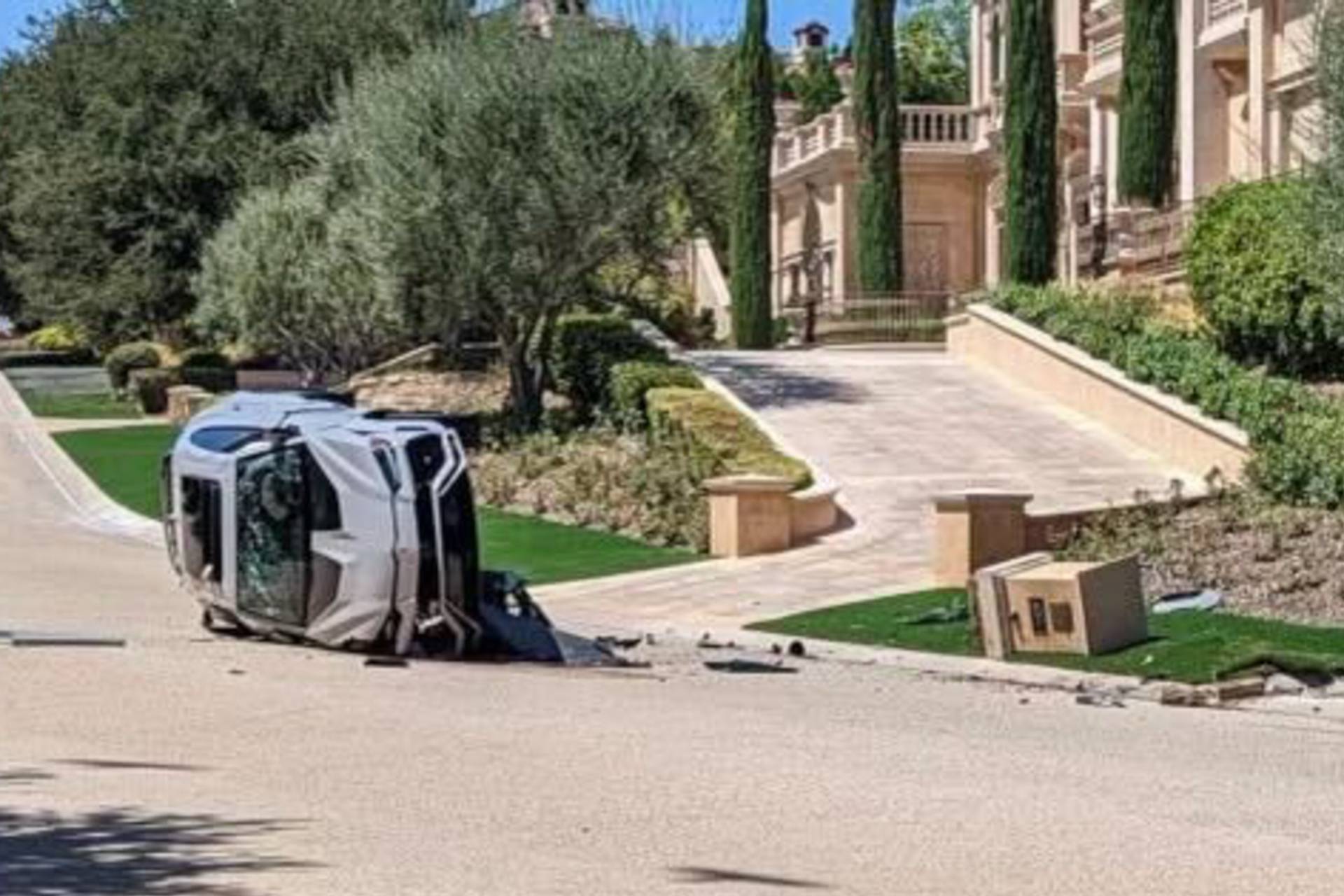 *PREMIUM-EXCLUSIVE* Scott Disick's Lamborghini Flipped on its Side in Crash Photos