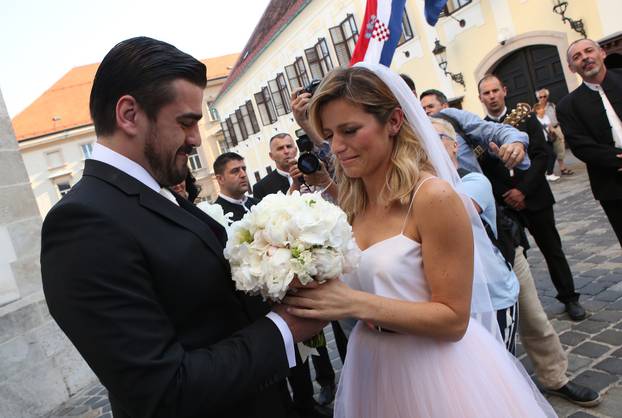 ARHIVA - 2015. Zagreb: Emotivni susret Antonije Bla?e i Hrvoja Brle?i?a uo?i njihova vjen?anja