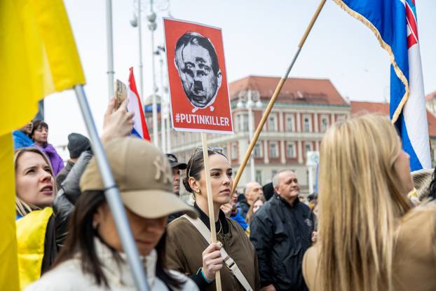 Zagreb: Skup podrške Ukrajini i ukrajinskom narodu na Trgu bana Josipa Jelačića