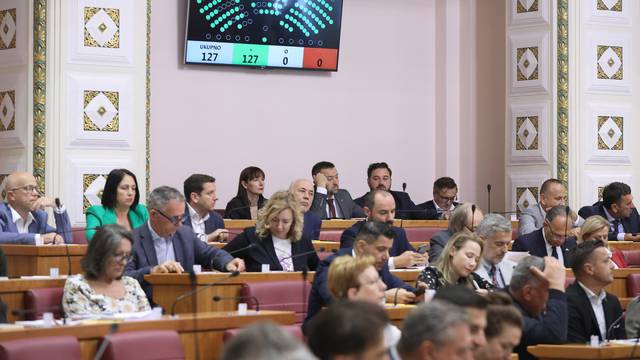 Zagreb: Sabor sjednicu nastavio glasovanjem