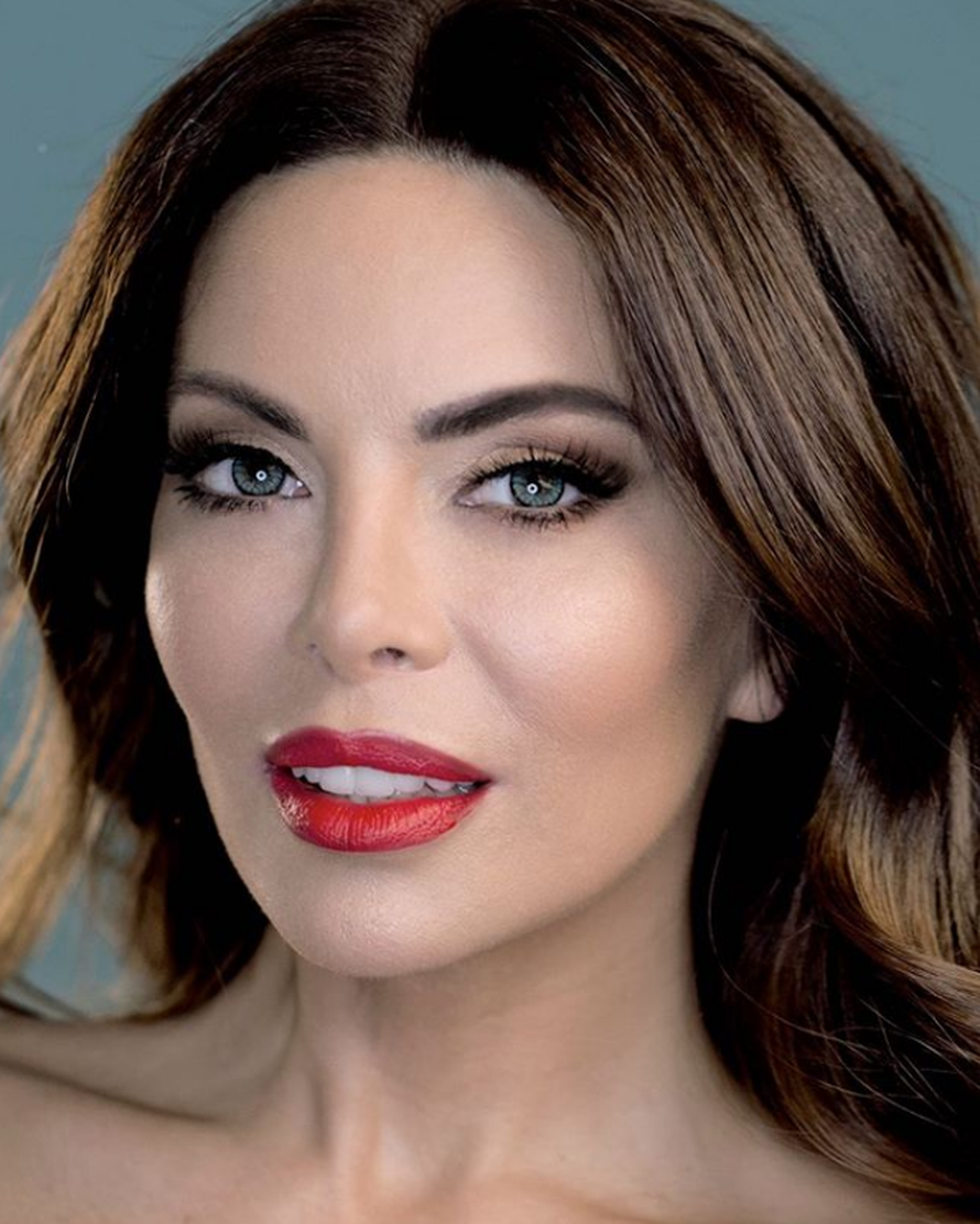 Kim imala šest prstiju, Soraja postala labud, Mia se smanjila