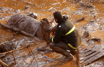 Brazil: Otrovni mulj zatrpao selo, spasioci još traže nestale