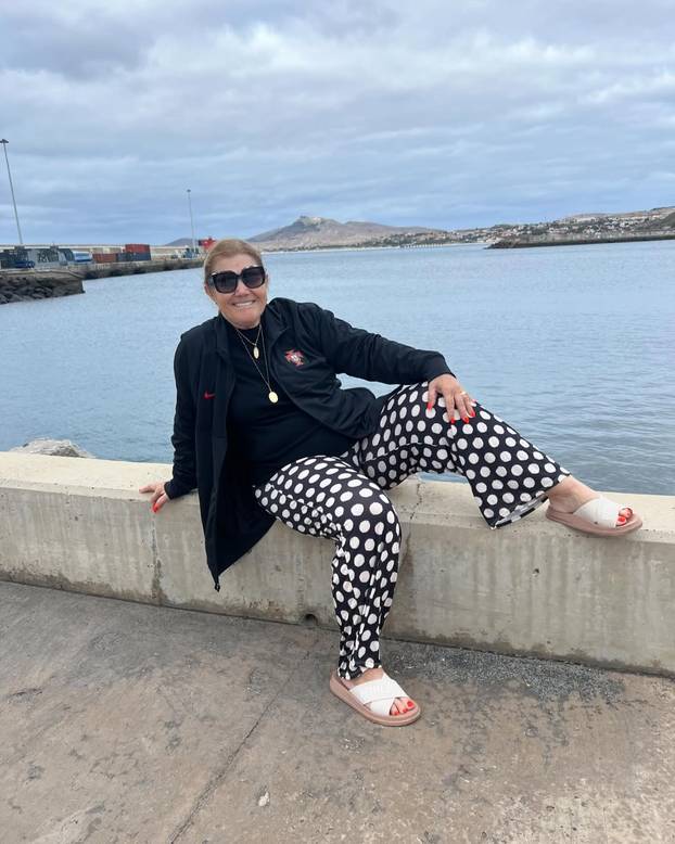 FOTO Mama Cristiana Ronalda nosi komplet od samo 17,99 €