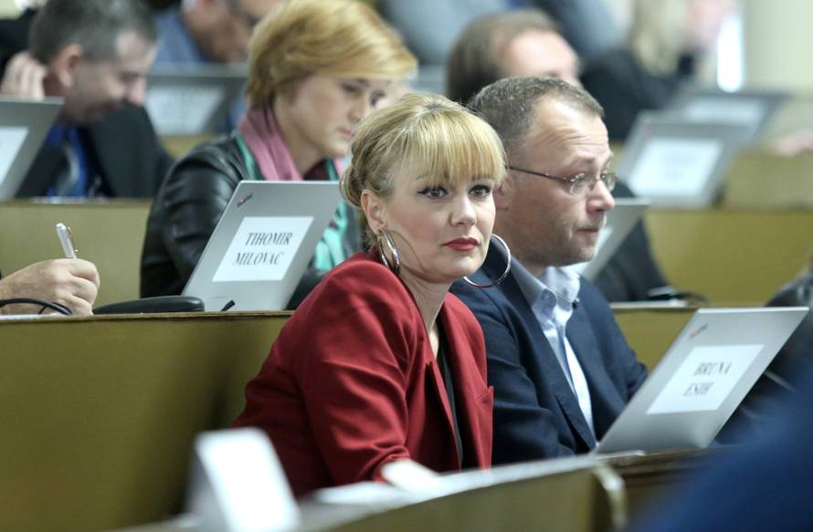 Sjednica zagrebačke Skupštine ipak je počela minutom šutnje