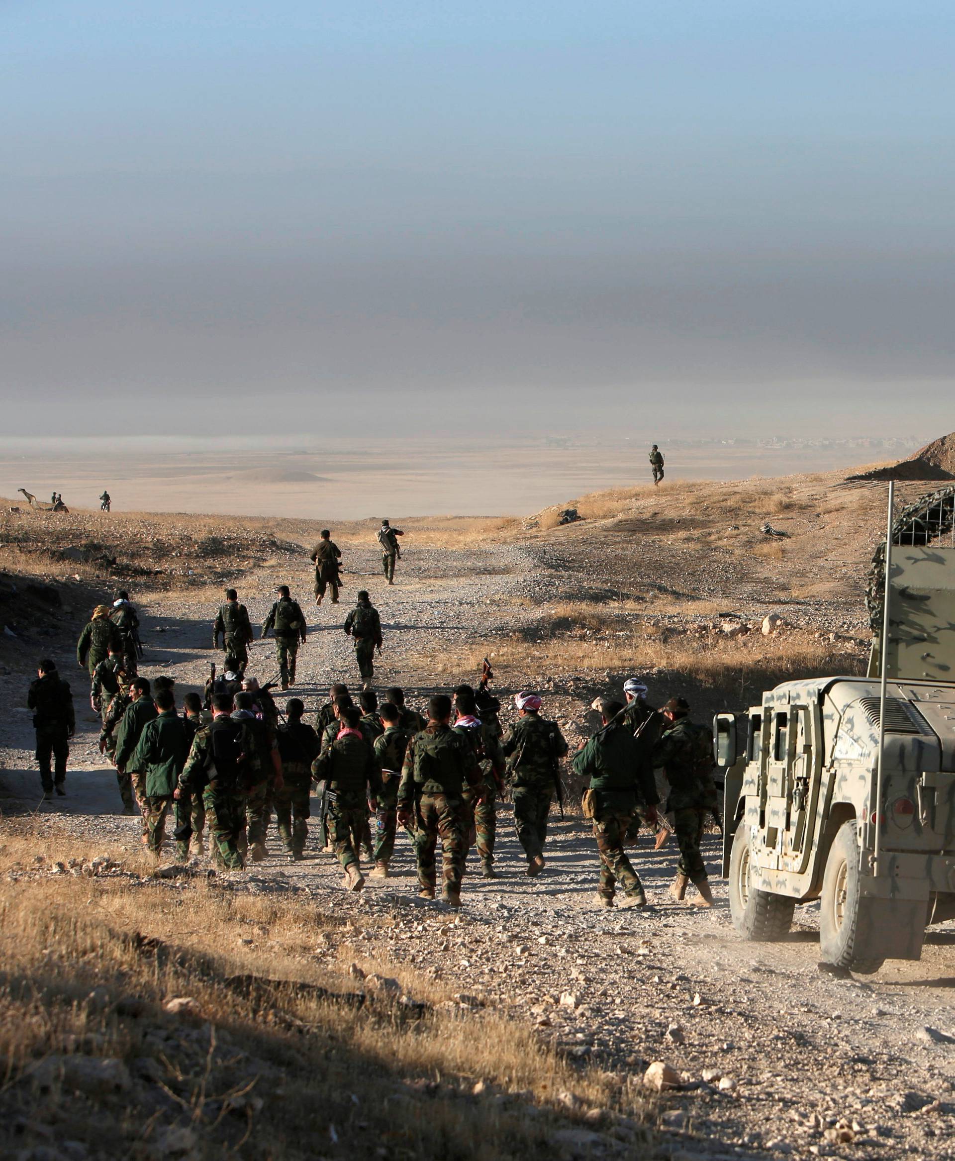 Peshmerga forces advance in the east of Mosul to attack Islamic State militants in Mosul