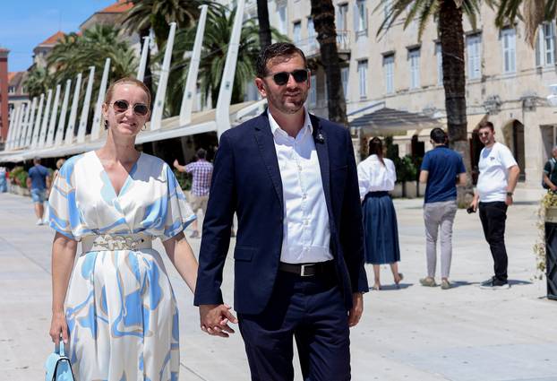 Tomislav Šuta, novi gradonačelnik Splita, u društvu supruge u šetnji gradom