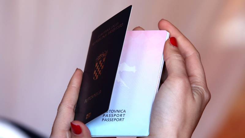 A GDJE JE PEČAT?  Nema ga: Od danas nova pravila EU granica