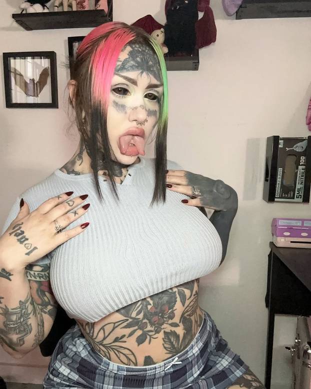 FOTO Zastrašujuće! U ruku je ugradila srce, a razrezala jezik. Šokirat ćete se kako je izgledala