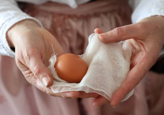 Bojanje Uskršnjih jaja na način kako su to radili naši stari