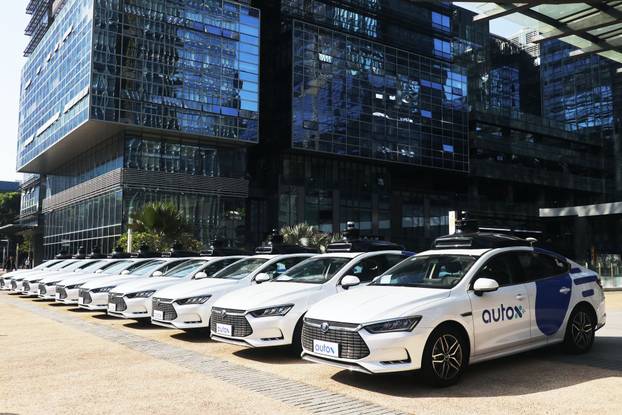 Tko sve gradi robotaksije: Od Wayma do Bolta i Tesle