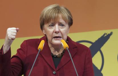 Merkel: Saveznički zračni udari u Siriji su potrebni i primjereni