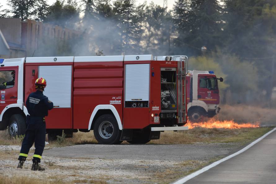 Evakuirali stanovnike sela kod Drniša: 'Ovo je velika nesreća'
