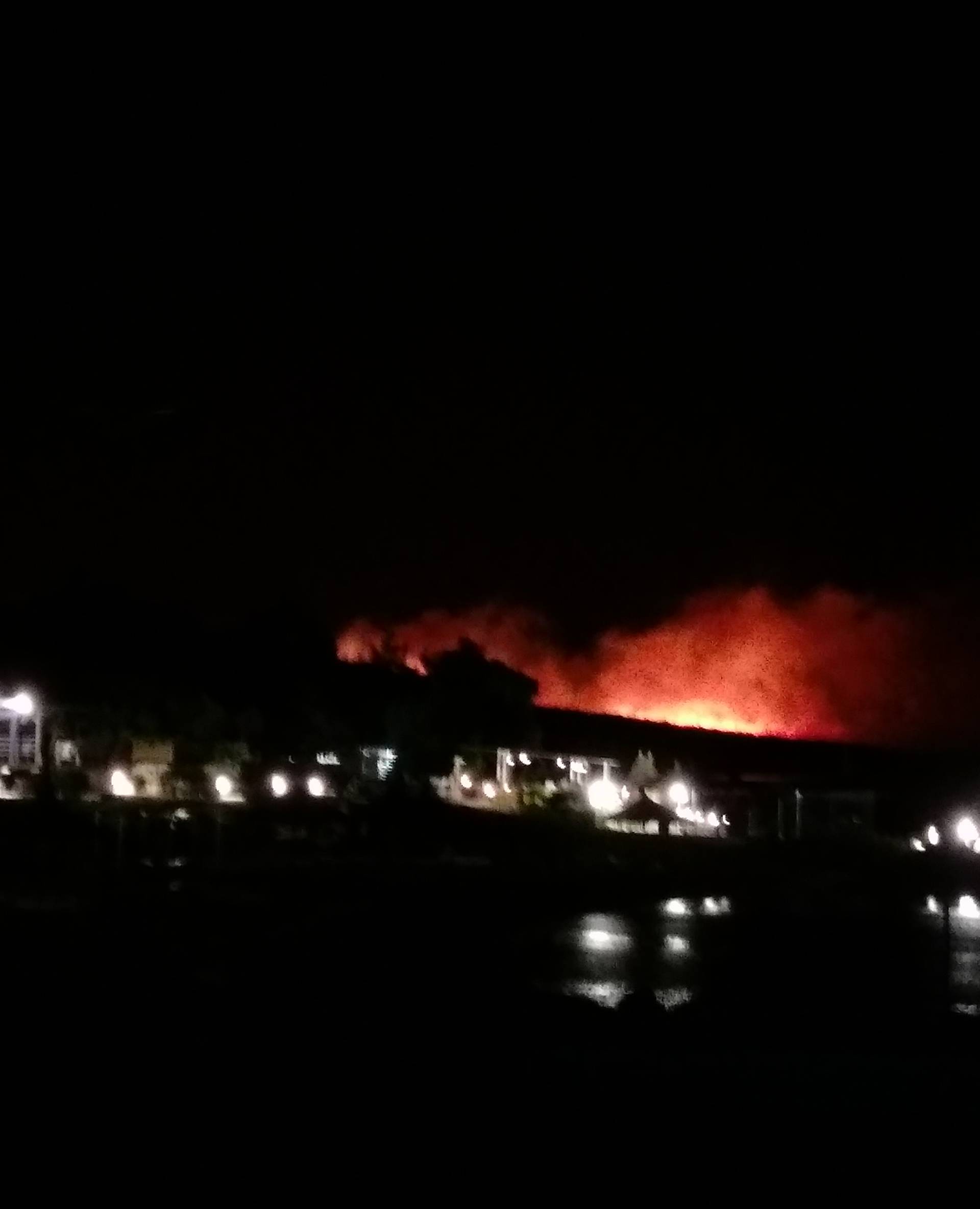 Kod Šibenika spasili kuće, gori kod Šestanovca, na Marjanu...