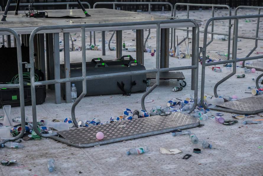 Split -  Smece nakon zavrsetka prve veceri Ultra Festivala. 