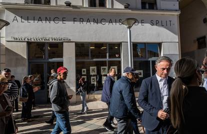 Split: Otvorili izložbu Srpskog kulturnog društva Prosvjeta: 'Zastrašivanje djece je dno, dna'