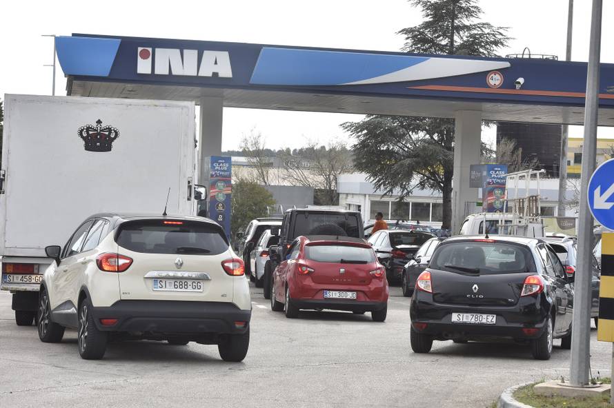 Šibenik: Gužve na benzinskim postajama zbog najavljenog poskupljenja