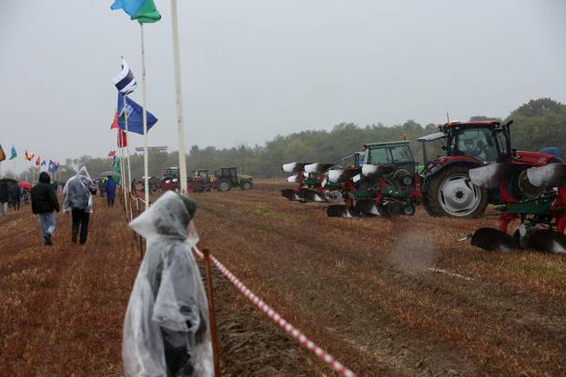Velika Gorica: Održano jubilarno 20. državno natjecanje u oranju