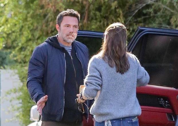 Ben Affleck and Jennifer Garner have a tense conversation outside her house