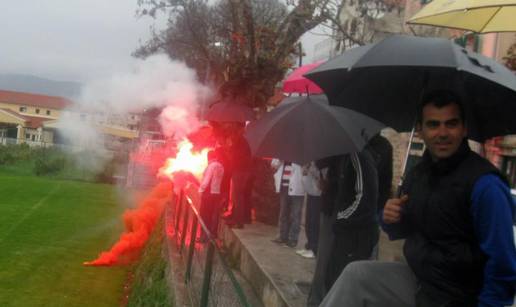 Baklje i topovski udari na treningu Hajduka na Braču