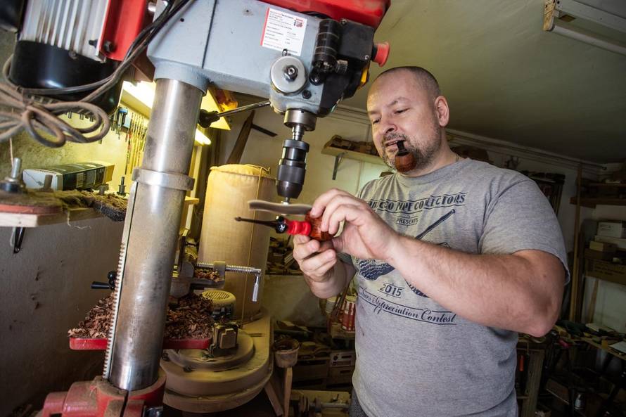 Daniel iz Osijeka radi unikatne lule: Nekoliko ekskluzivnih sam prodao i za oko 1000 eura