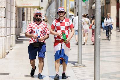 Split: Navijači u šetnji gradom prije utakmice Hrvatska - Francuska