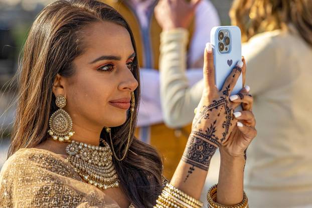 U pulskoj Areni, jednom od najljepših antičkih spomenika, upriličeno je snimanje raskošnog indijskog vjenčanja