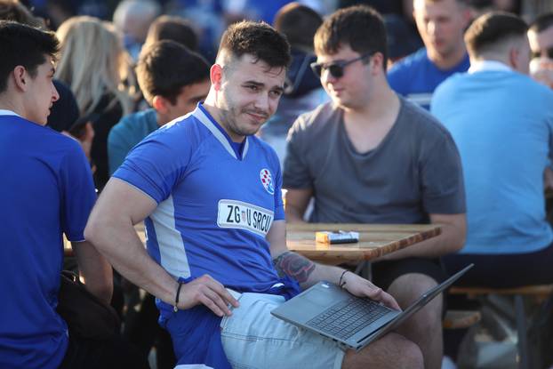 Zagreb: Organizirano gledanje utakmice uz stadion Maksimir između RIjeke i Diname