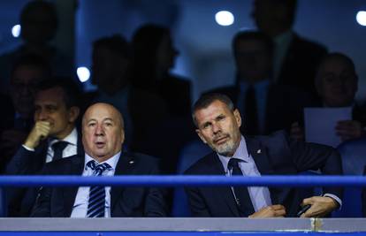 Dinamo: Pitaj kaj te zanima! Navijači: Kad ćete početi igrati?