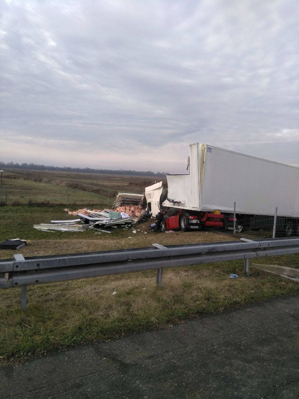 Prevrnuo se kamion: Vozač je u teškom stanju, bori se za život