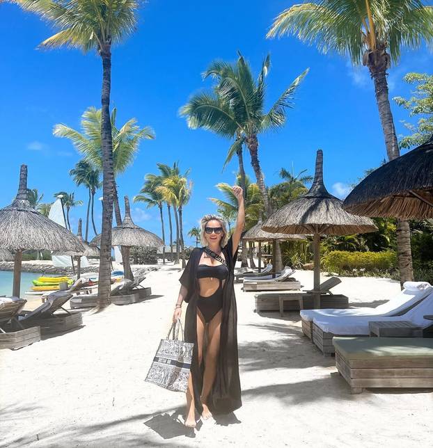 Svi Majini bikiniji i tangice: Sa Šimom uživala na jahti, i bivšeg Nenada zavela je na bazenu...