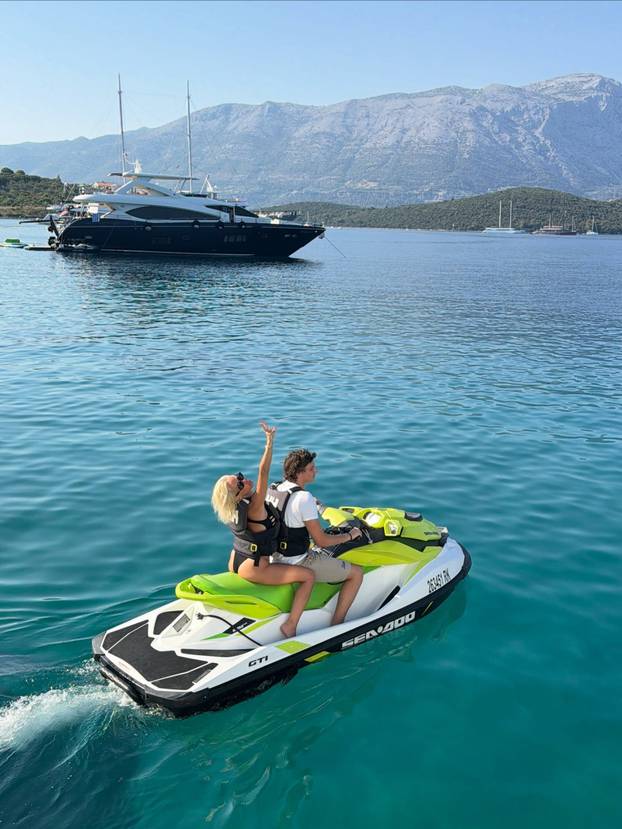 FOTO Severina i Maja Šuput se na tajnom otoku 'skrivaju' od svijeta, evo gdje uživaju