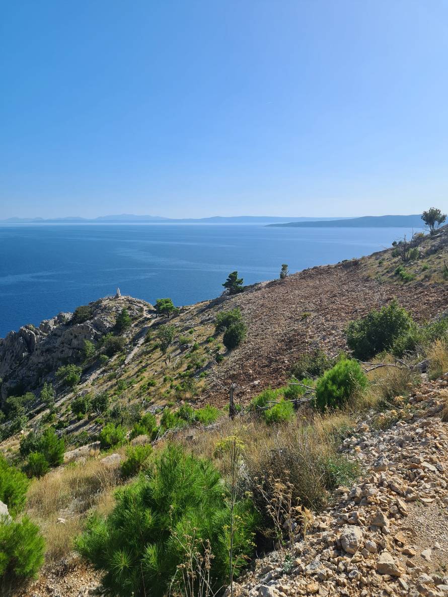 FOTO Gotovo rušenje bespravne gradnje u Vruji: Nestali jacuzzi i lukobran, ovako to sada izgleda