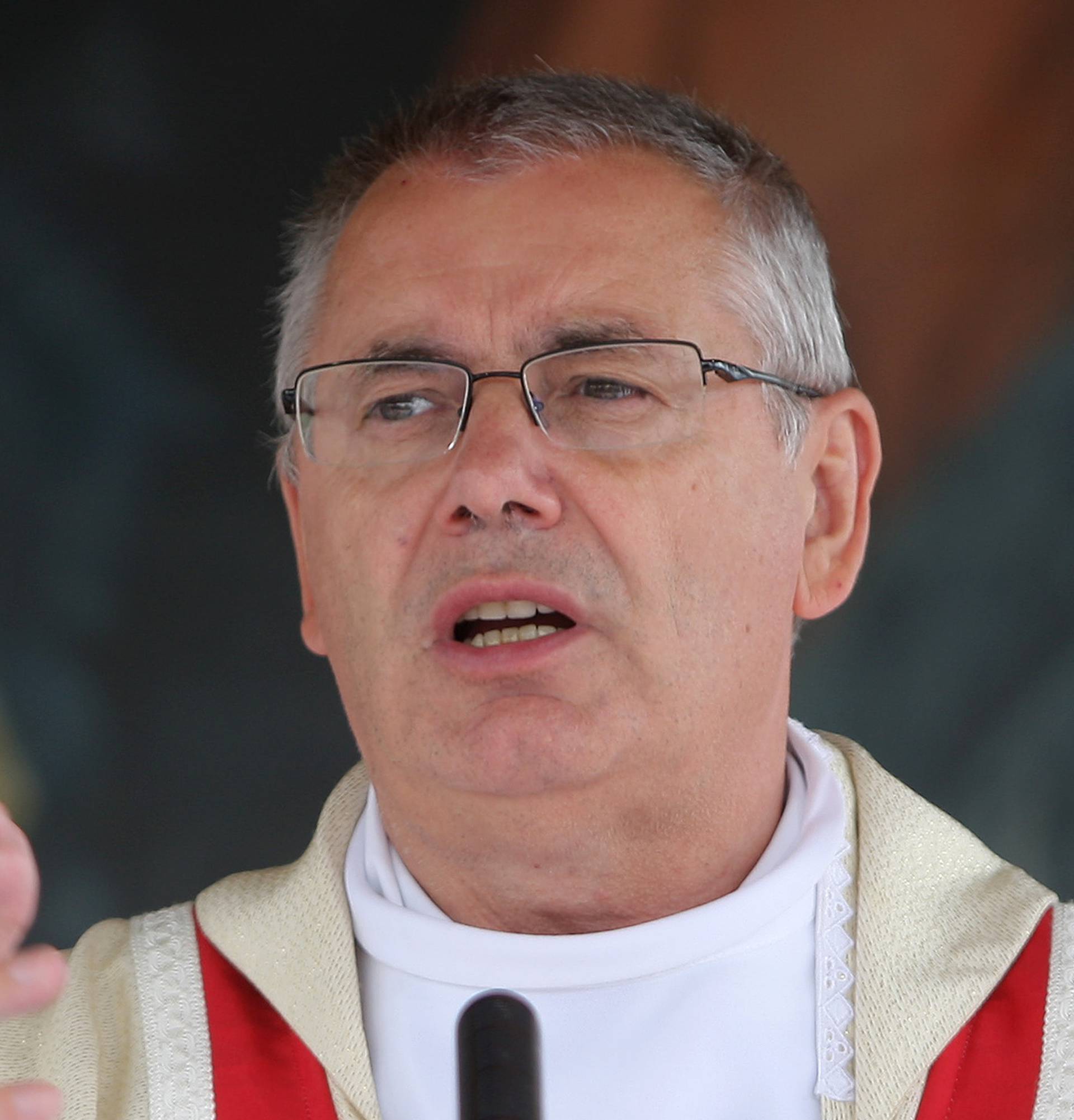 Svećenik: 'RH nije sekularna' Pravnici i teolozi: 'Čitaj Ustav'