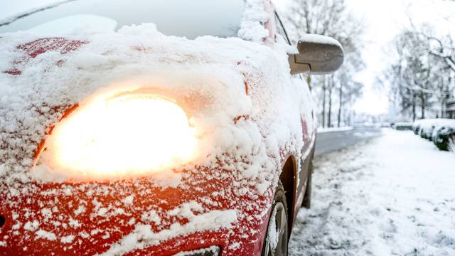 Evo što napraviti kad vam auto na cesti počne proklizavati