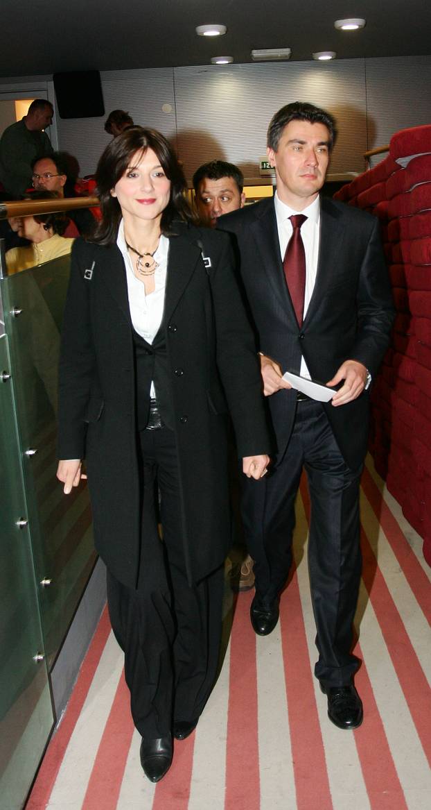 Što nosi Sanja Musić Milanović? Dizajnerski nakit, sunčane od 130 eura,  odjeća sa sniženja...