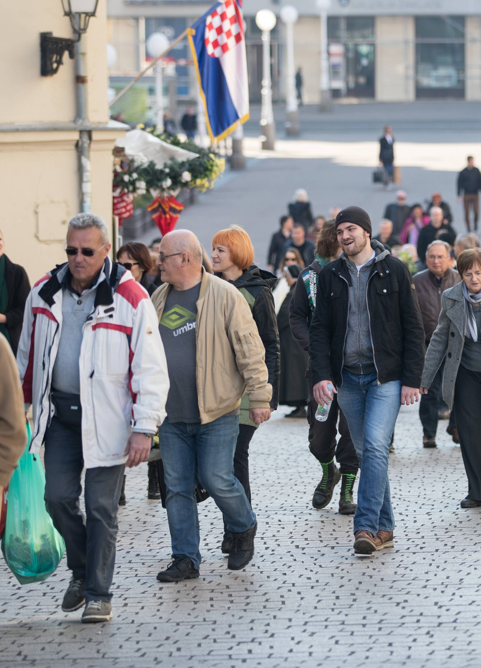 Dan je Svih svetih: Pogledajte fotografije s hrvatskih groblja