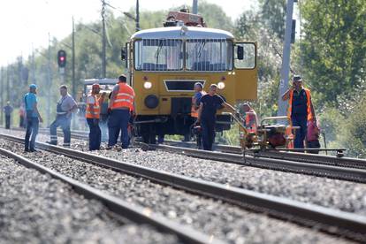 Počela sanacija pruge nakon sudara vlakova u Novskoj