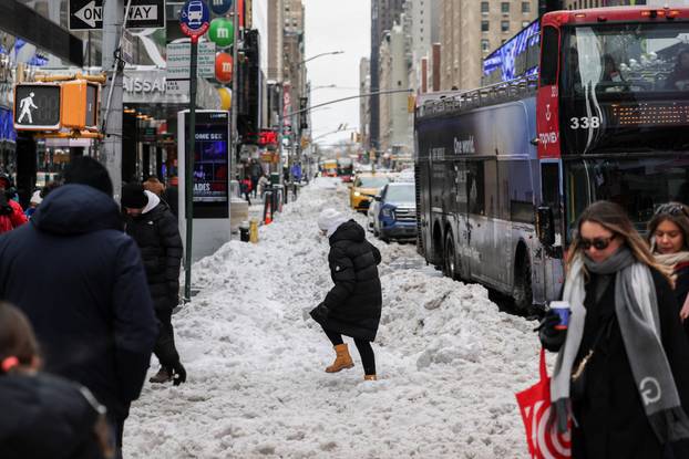 Major winter storm spreads across a large swath of the United States