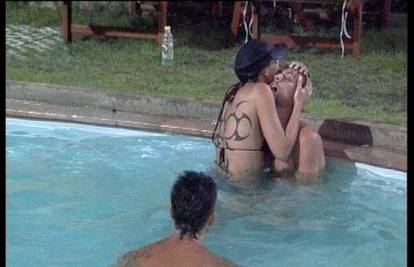 Lucija i Saša izvodili seksi igrice u bazenu pred svima