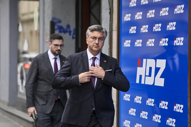 Zagreb: Dolazak članova HDZ-a na zajedničku sjednicu Predsjedništva i Nacionalnog odbora