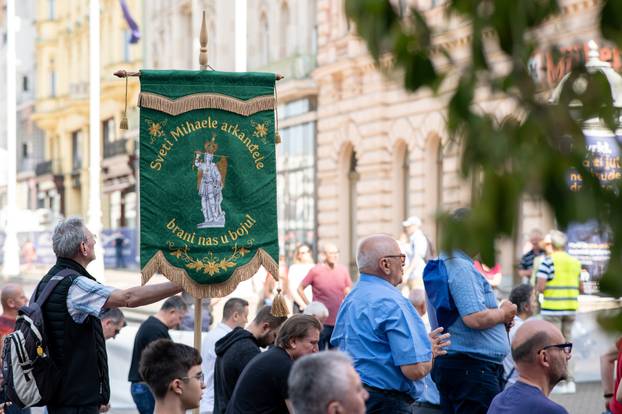 Zagreb: Javna okupljanja „Molitva krunice“ i „Ustani za slobodu“ istovremeno na Trgu