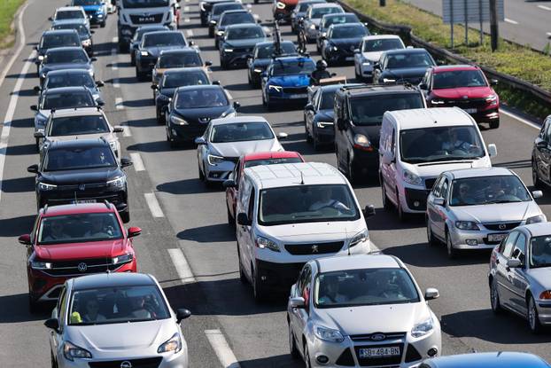 Zagreb: Gužve prema Jadranu, kolone vozila protežu se kilometrima