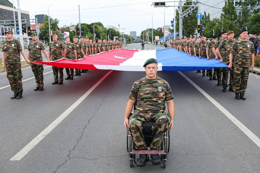 Zagreb: Generalna proba svečanog vojnog mimohoda