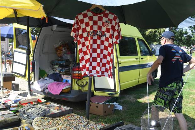 Koprivnica: Popularni buvljak zbog toplotnog vala ipak je imao nešto manje prodavača i kupaca